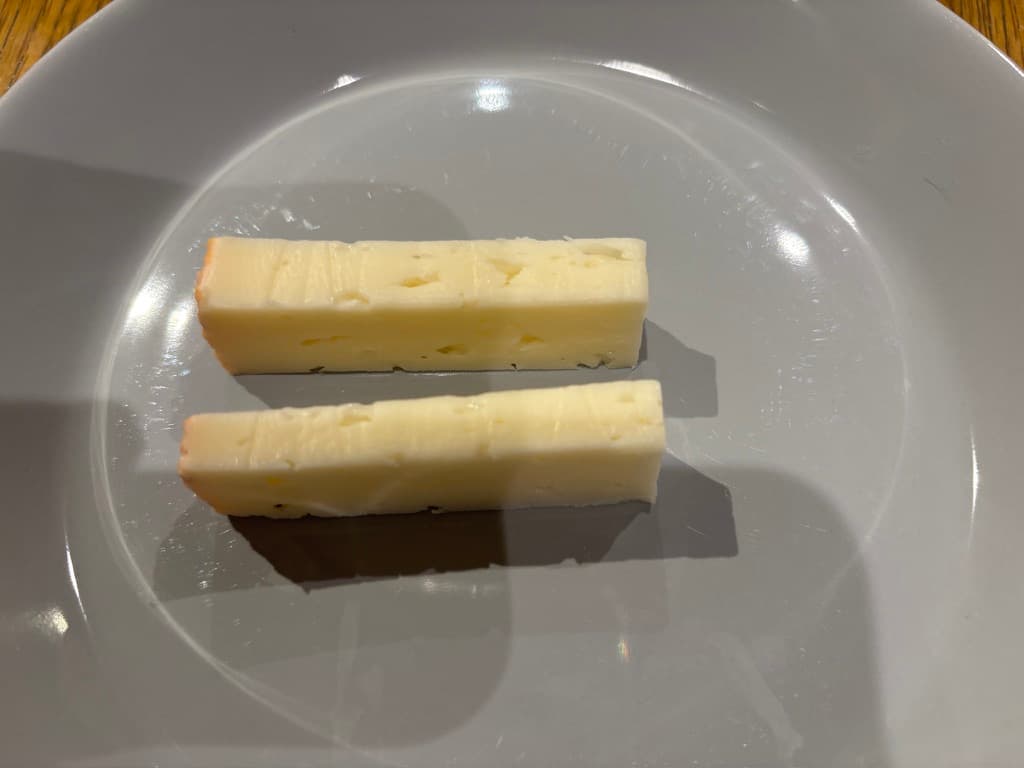 熟成チーズの断面です