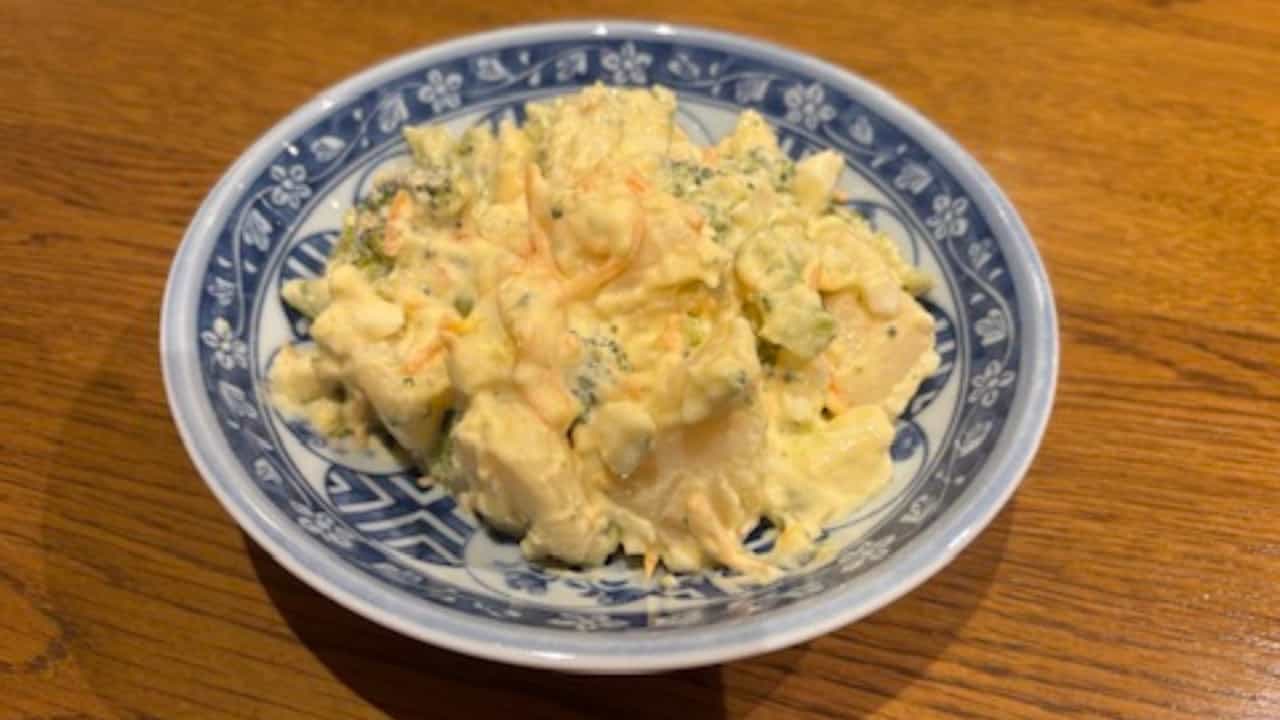 ブロッコリーと卵のデリ風サラダの写真