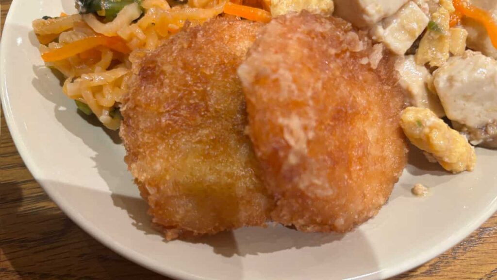 エビカツ(盛り付け)の写真