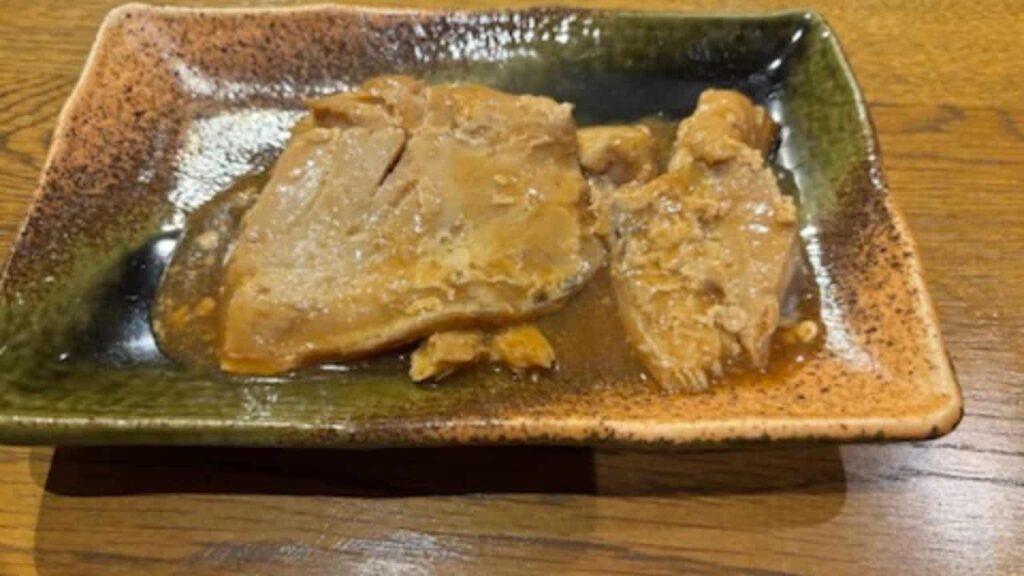 さば（裏面）をお皿に盛り付けた写真