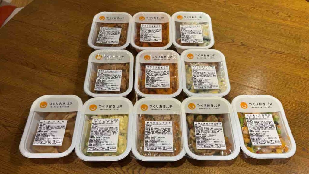 全ての惣菜をテーブルに並べた写真