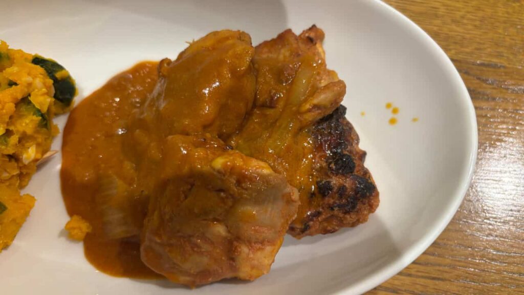 バターカレーチキン(盛り付け)の写真