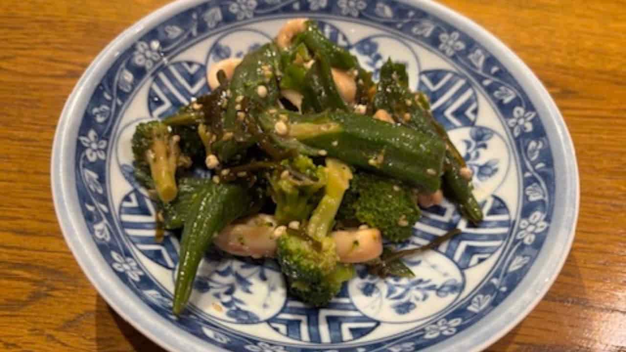 いかとブロッコリーの塩昆布あえの写真