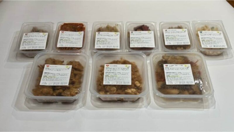 シェフの無添つくりおき9品をテーブルに並べた写真4