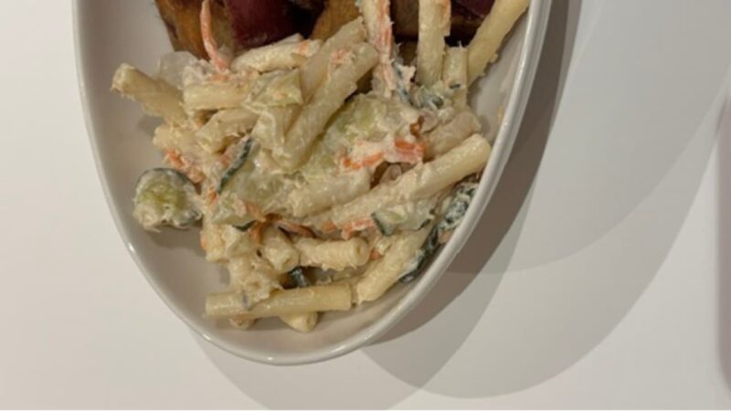 彩り野菜のマカロニサラダの写真