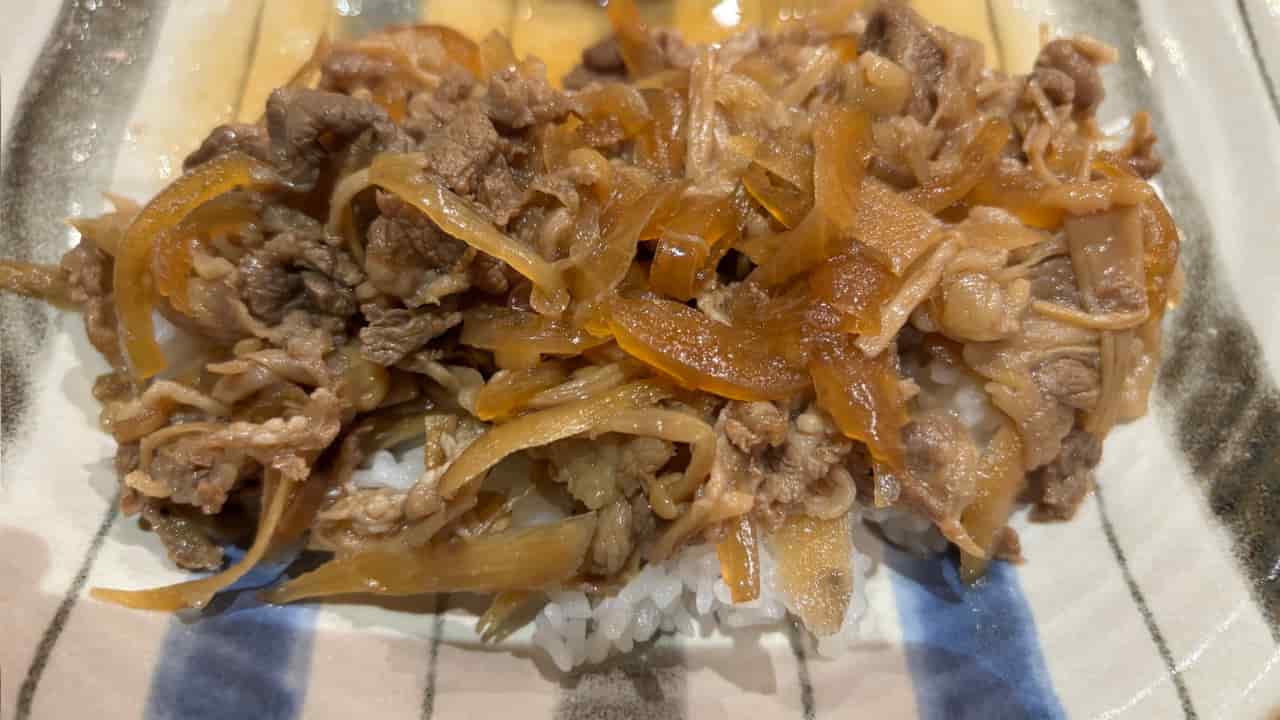 ご飯にのせるだけ牛丼の具の写真