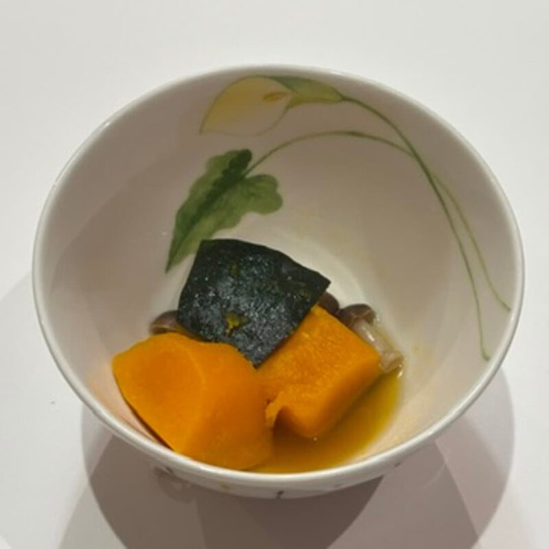 カボチャとしめじの煮物の写真