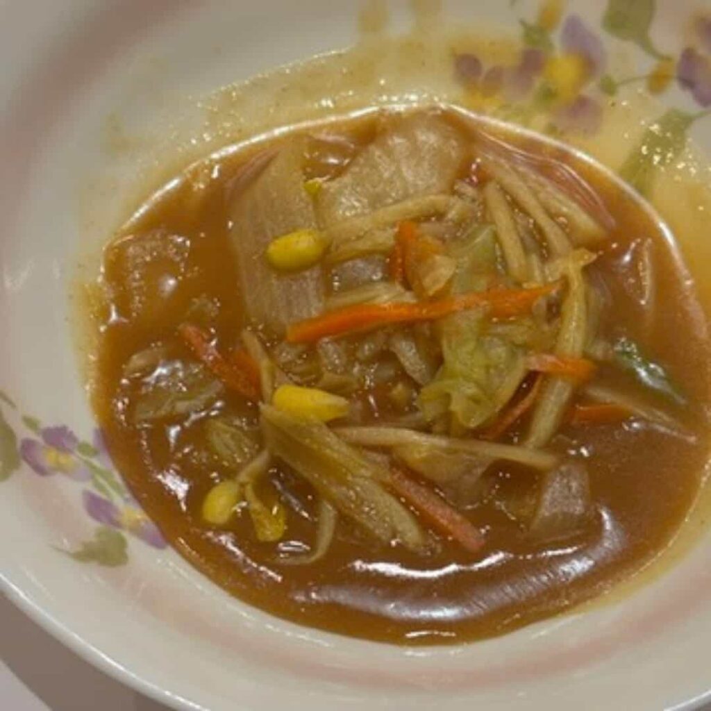 キャベツと豆もやしのカレー煮込みの写真