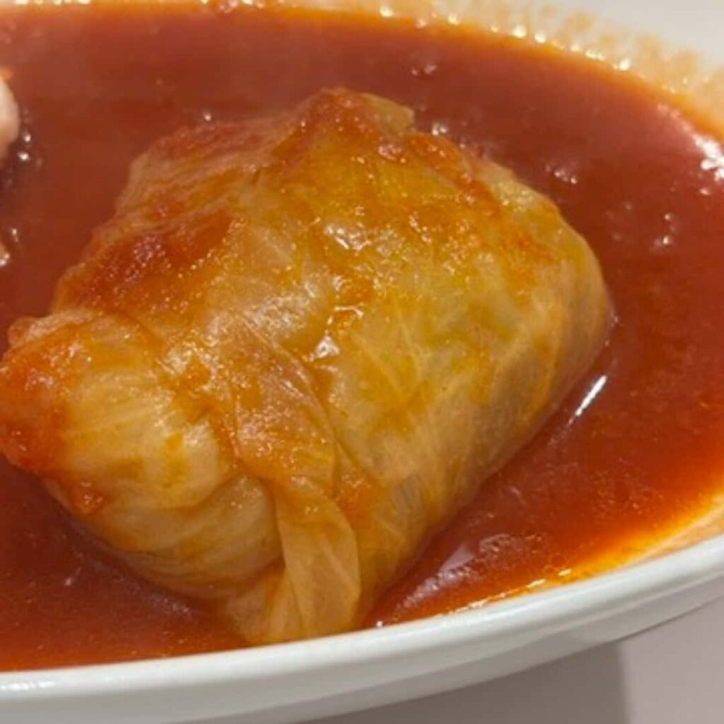 国産豚肉100%のロールキャベツトマトソース煮込みの写真