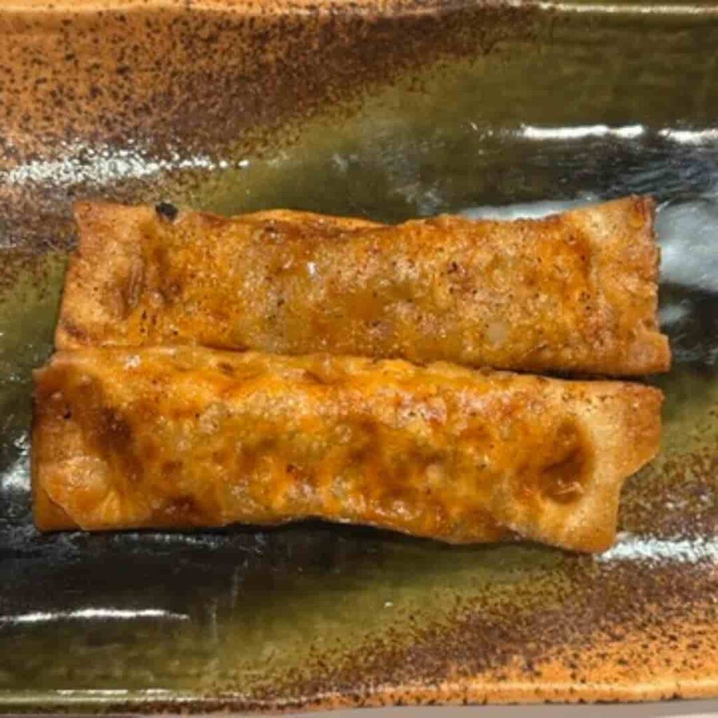揚げ春巻き餃子の写真