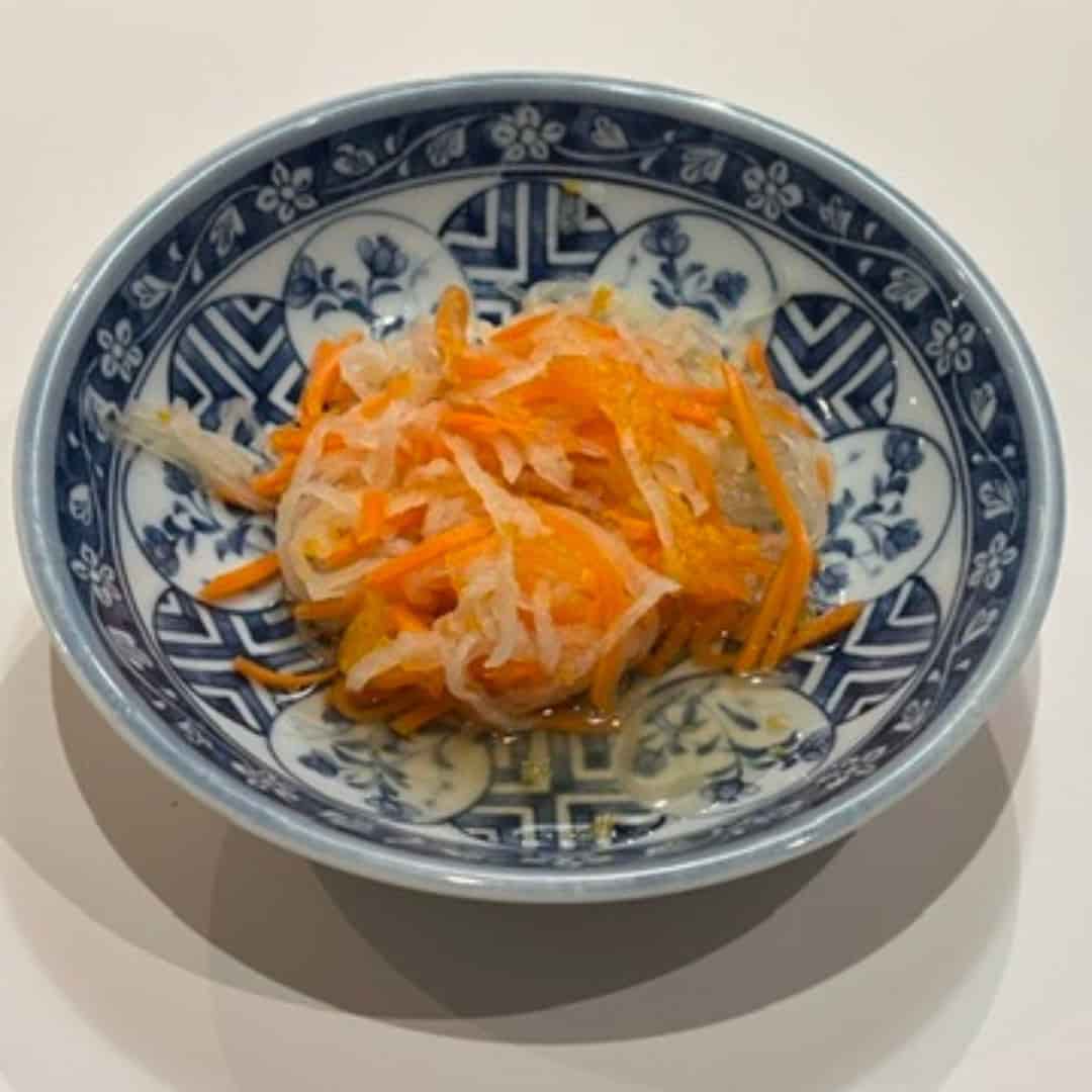 ダイコンとみかんの和サラダの写真