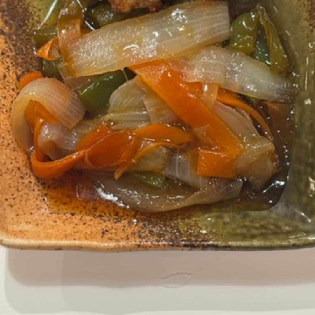 ピーマンとタマネギ、ニンジンの甘酢あんの写真