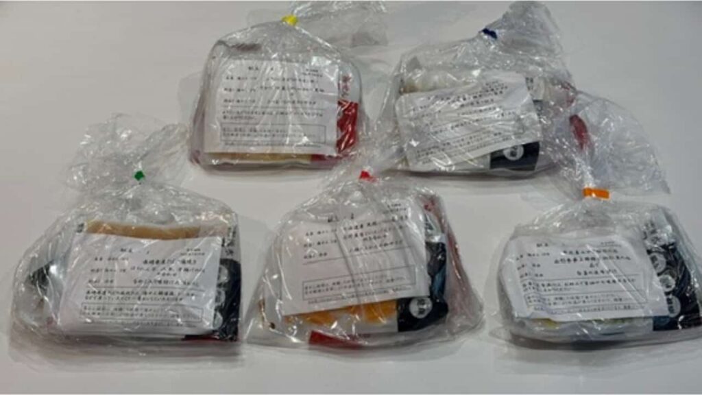 わんまいる5食をテーブルに並べた写真3