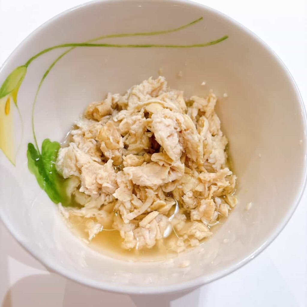 ほぐし蒸し鶏の梅だれの写真