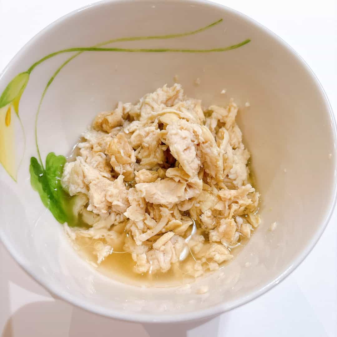 ほぐし蒸し鶏の梅だれの写真